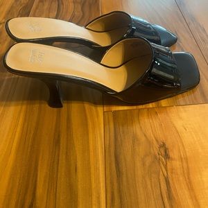 NWOT Crown and Ivy Patent Slides